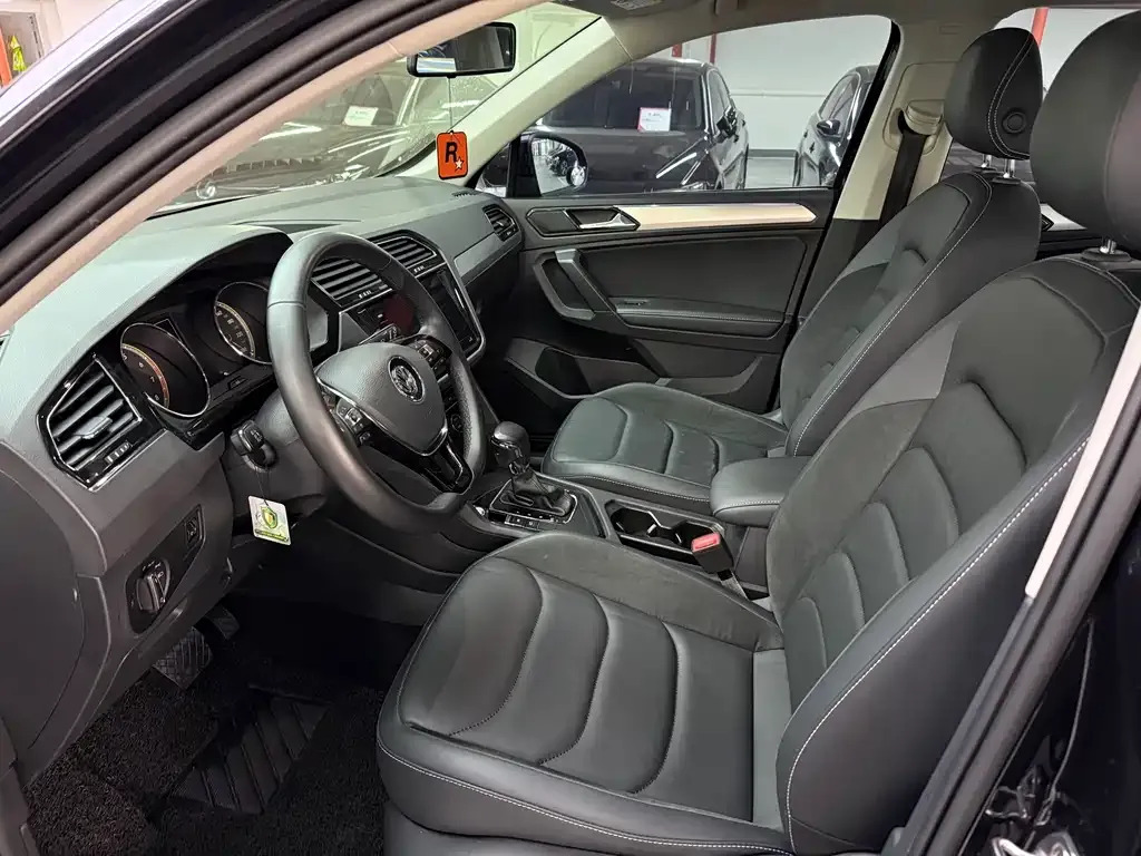 Volkswagen Tiguan L — фото 4