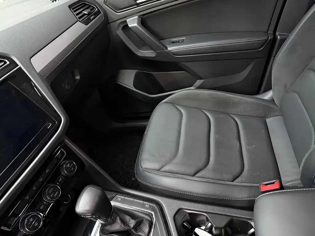 Volkswagen Tiguan L — фото 5