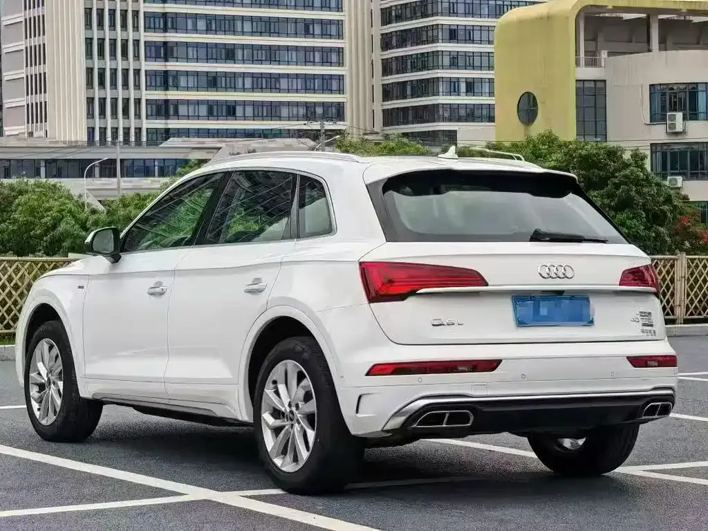 Audi Q5L — фото 6