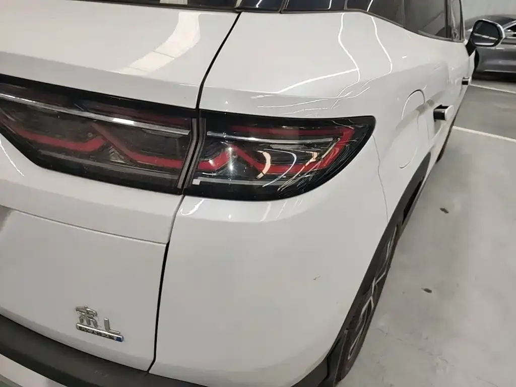 BYD L DM-i — фото 4