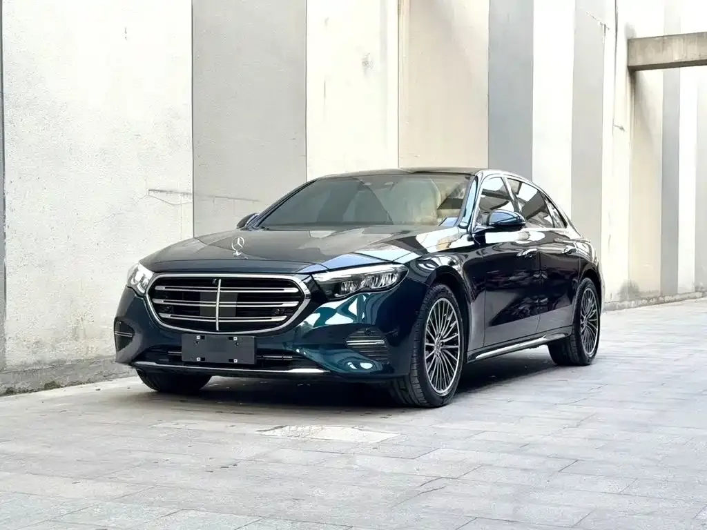 Mercedes-Benz E-Class — фото 1