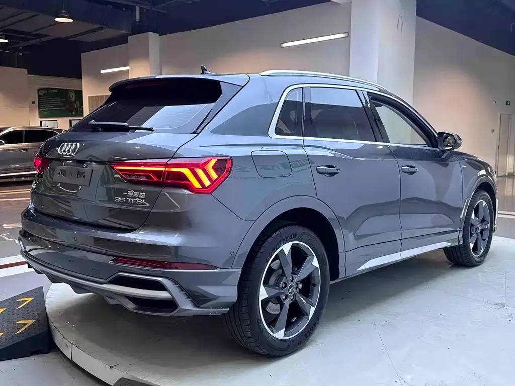 Audi Q3 — фото 10