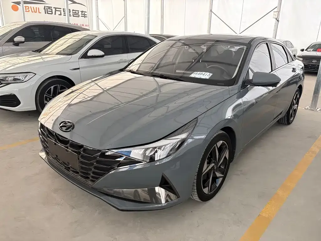 Hyundai Elantra — фото 1