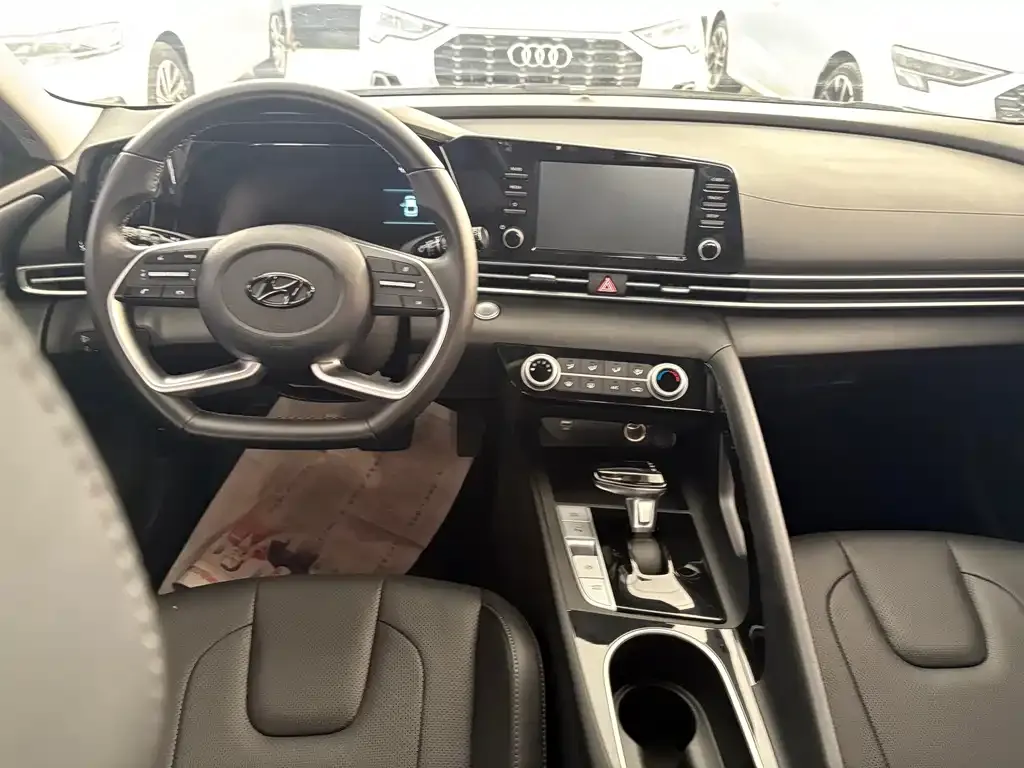 Hyundai Elantra — фото 3