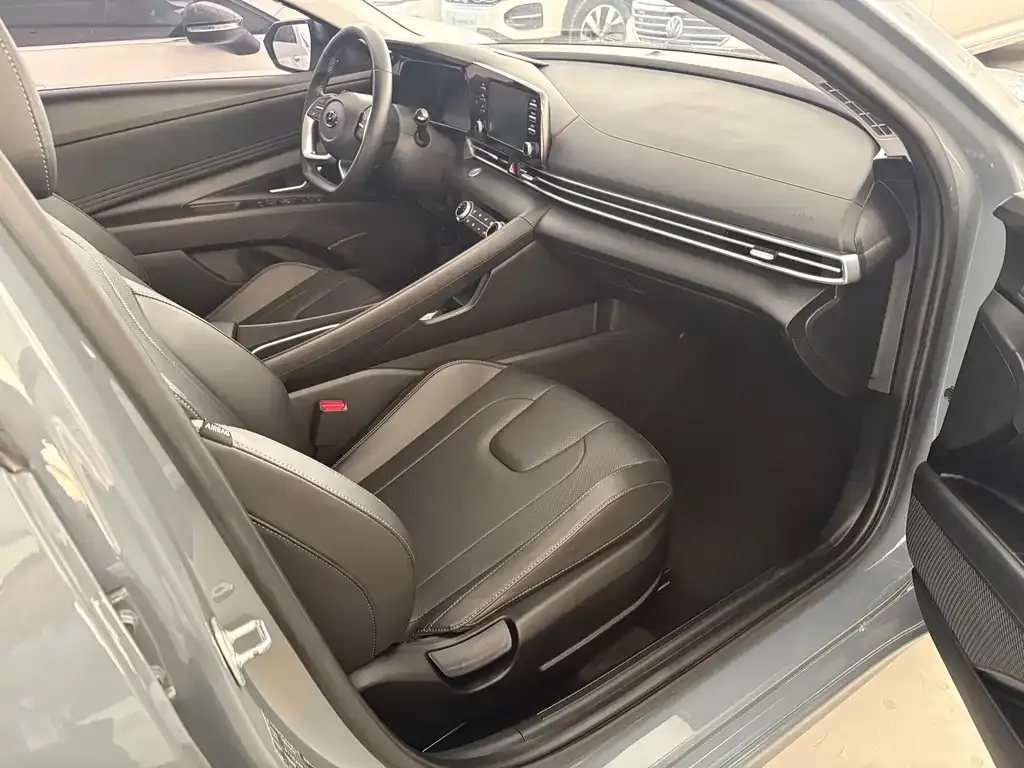 Hyundai Elantra — фото 10
