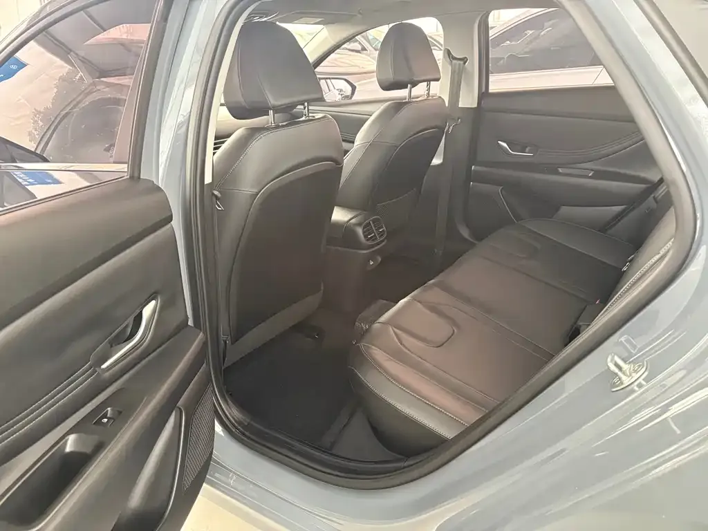 Hyundai Elantra — фото 7