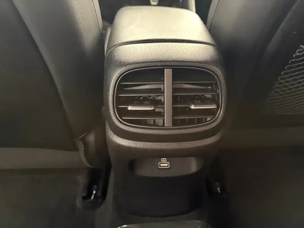 Hyundai Elantra — фото 2