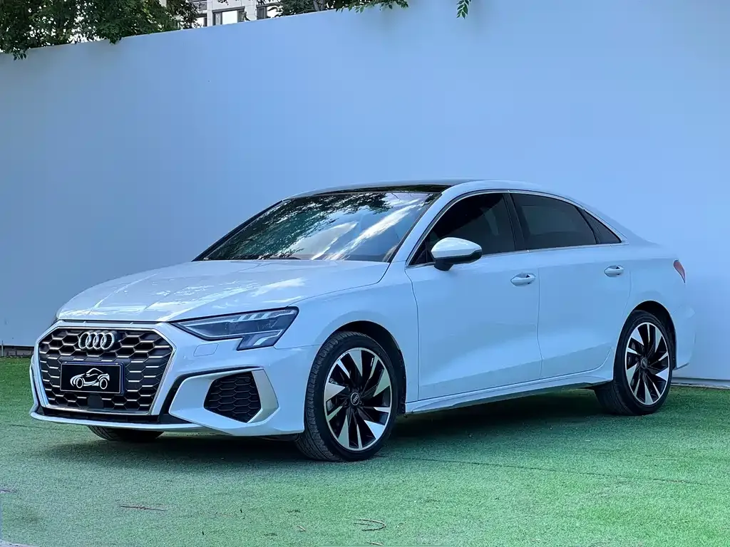 Audi A3 — фото 1