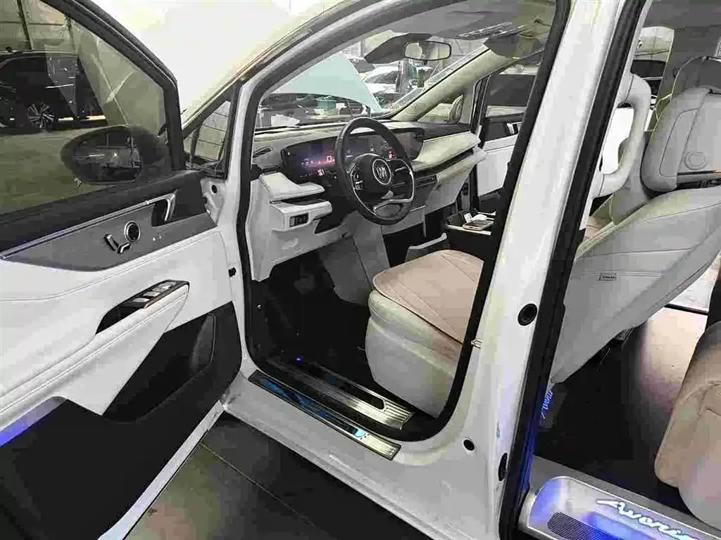 Buick GL8 Hybrid — фото 9