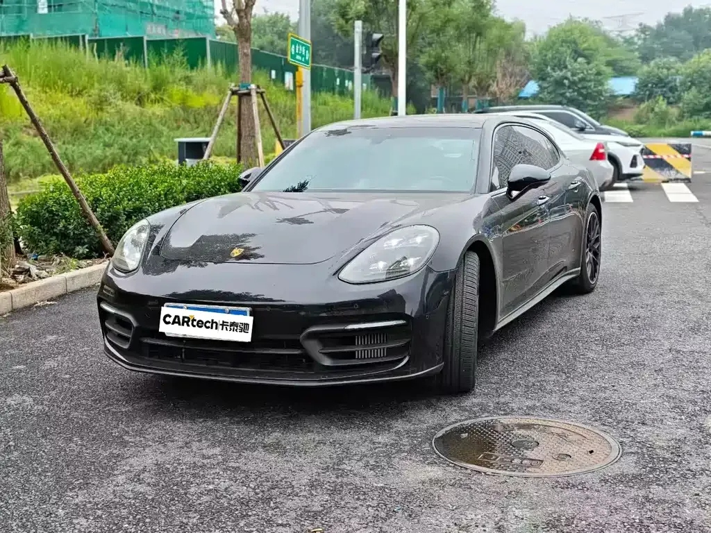 Porsche Panamera — фото 1