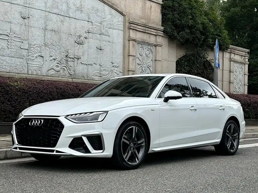Audi A4L — фото 1