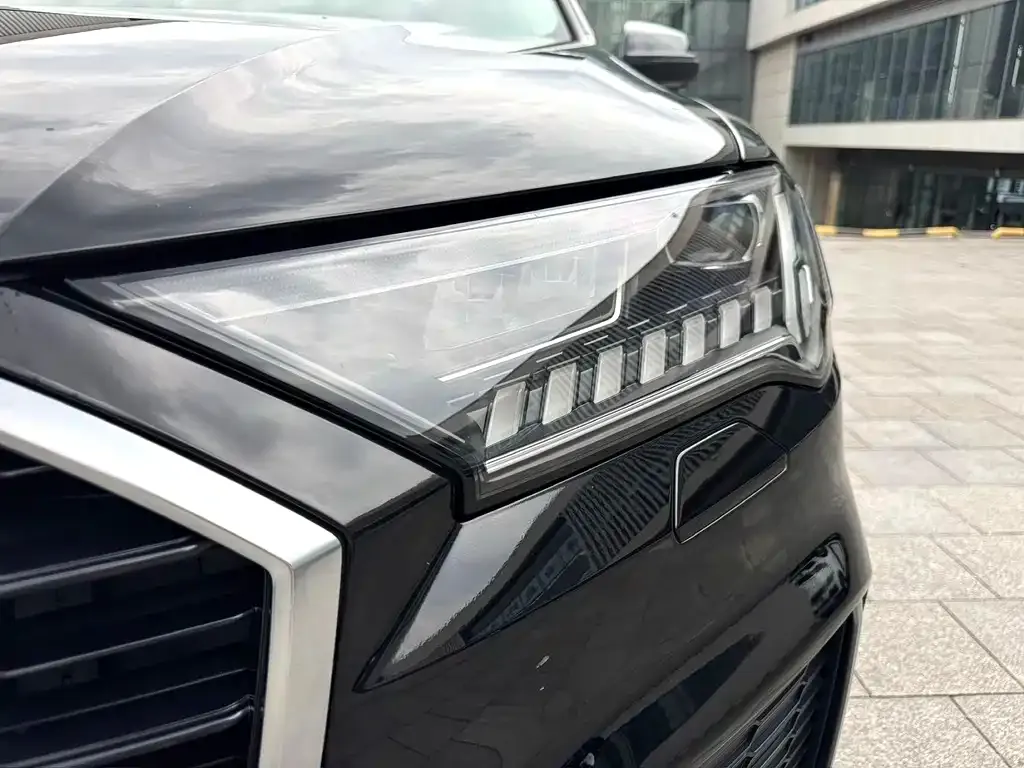 Audi Q7 2024 из CN, фото 4