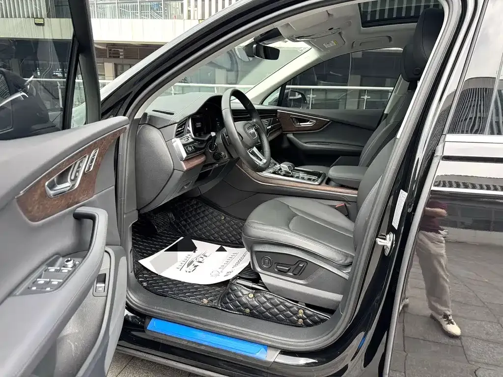 Audi Q7 2024 из CN, фото 3