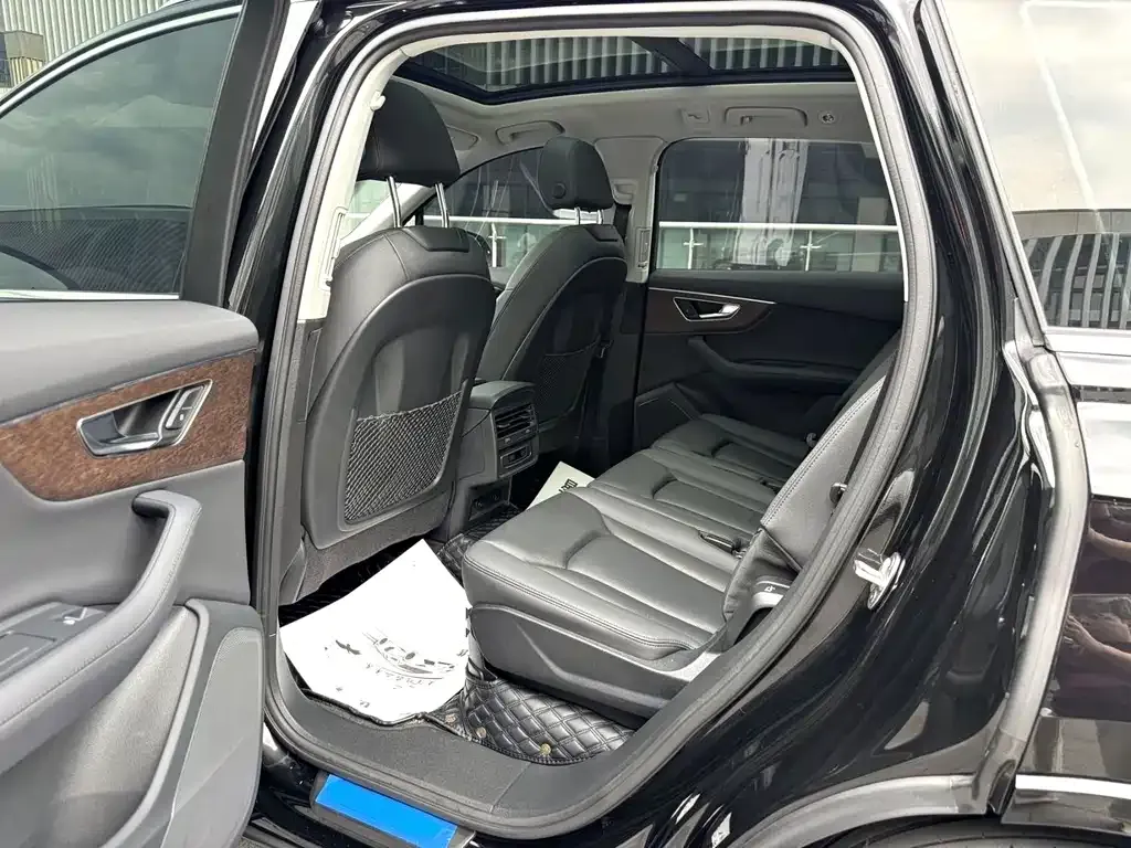 Audi Q7 2024 из CN, фото 7