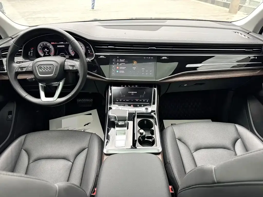 Audi Q7 2024 из CN, фото 6