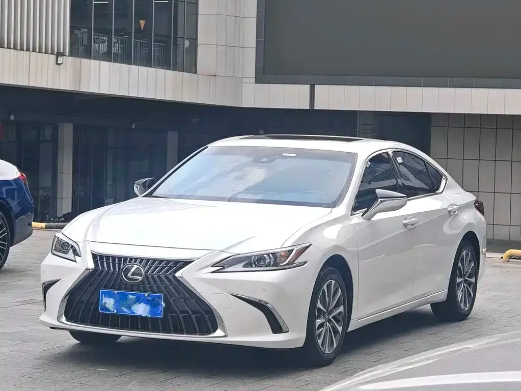 Lexus ES — фото 1