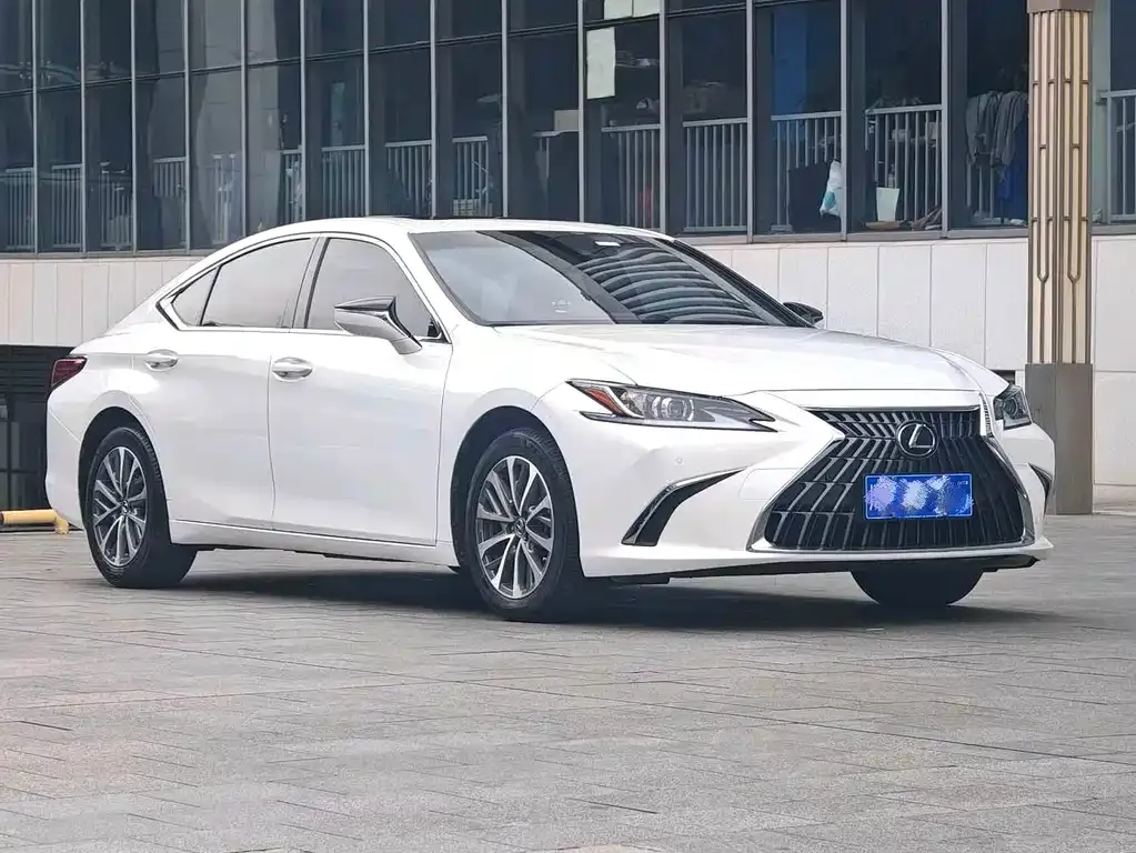 Lexus ES — фото 10