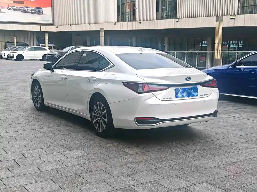 Lexus ES — фото 9