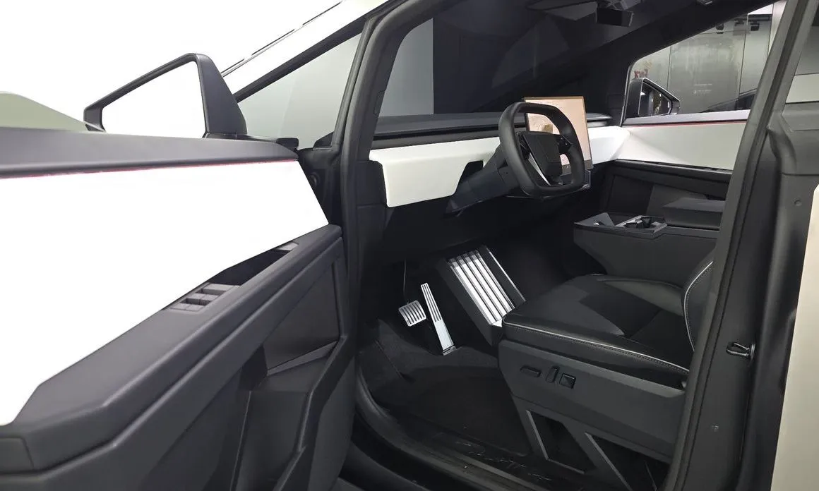 Tesla Cybertruck 2024 из KR, фото 7