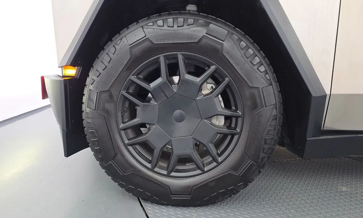 Tesla Cybertruck 2024 из KR, фото 4