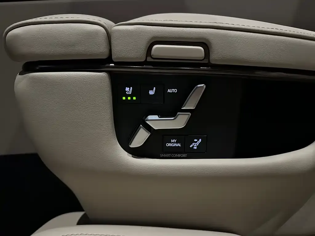 Toyota Alphard — фото 4