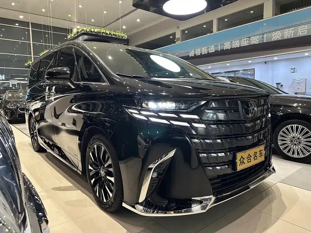 Toyota Alphard — фото 6