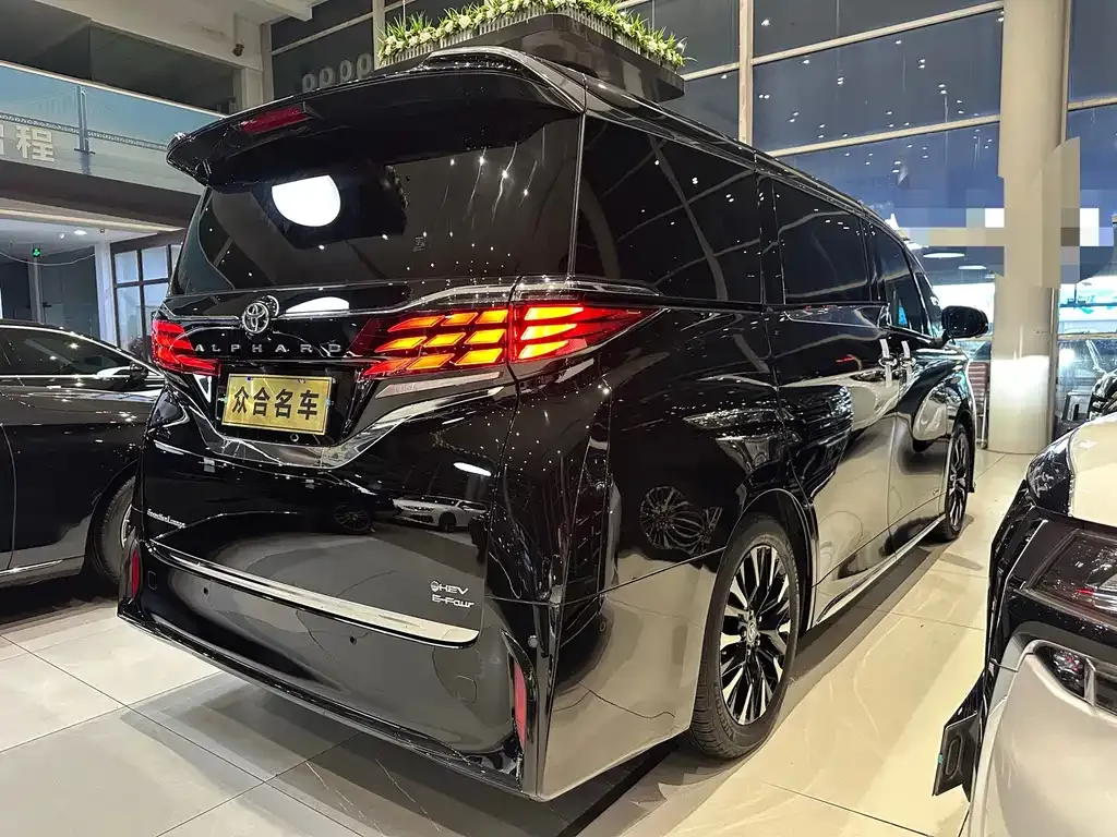 Toyota Alphard — фото 10