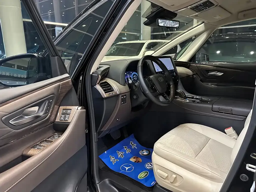Toyota Alphard — фото 8