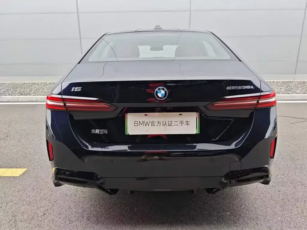 BMW i5 — фото 2