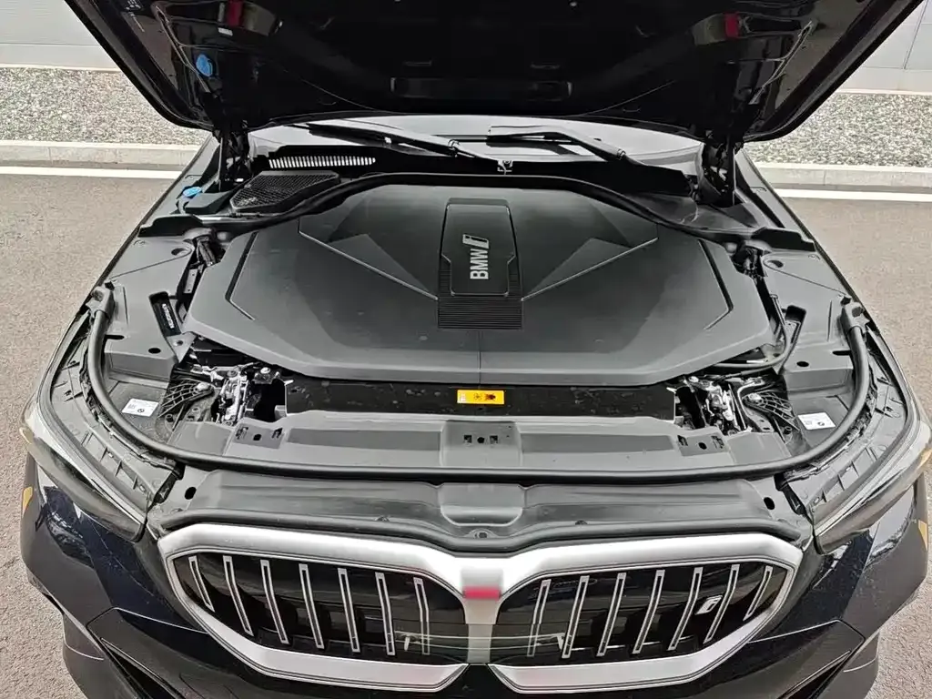 BMW i5 — фото 8