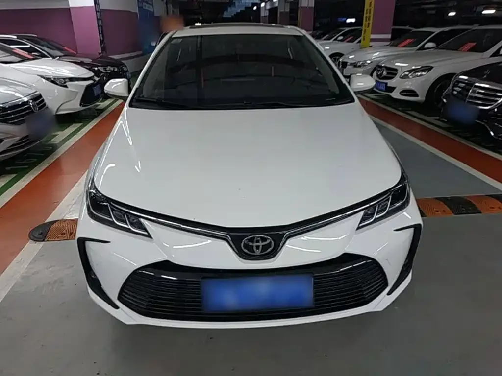 Toyota Corolla — фото 7