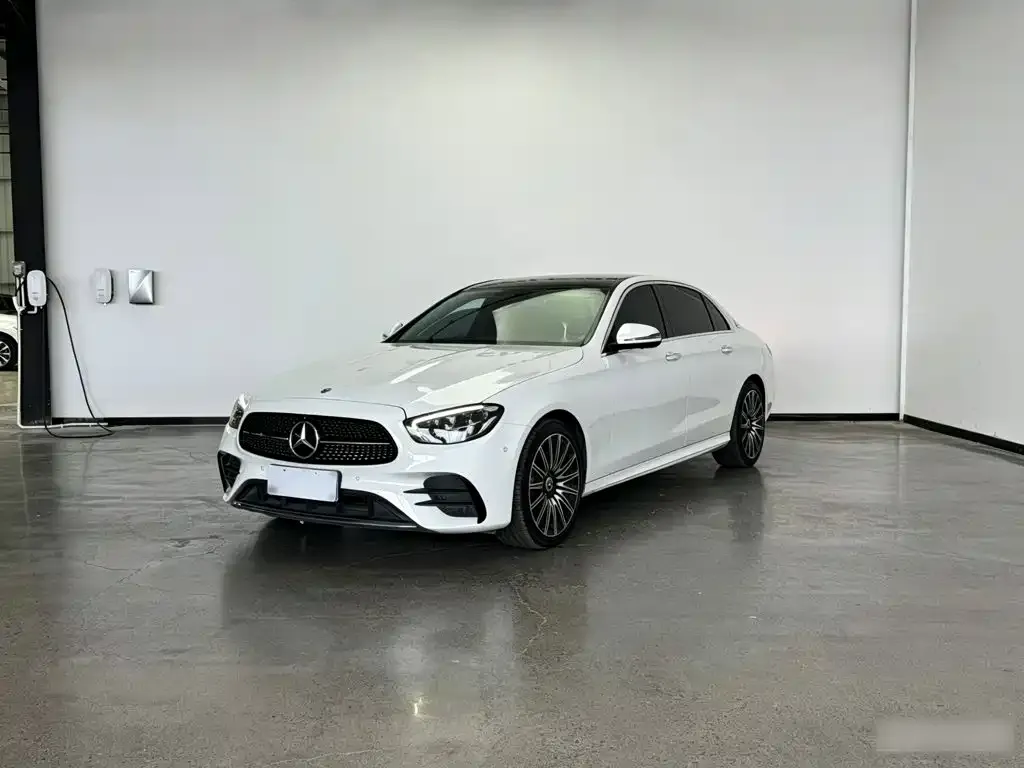 Mercedes-Benz E-Class — фото 1