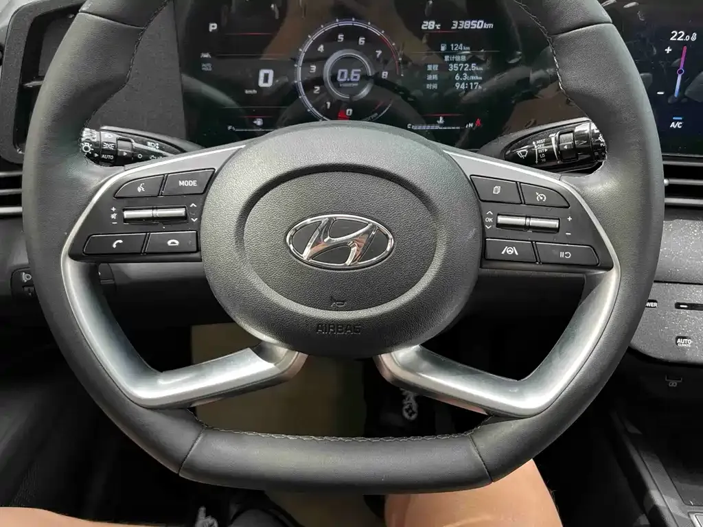 Hyundai Elantra — фото 5