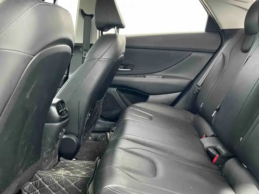 Hyundai Elantra — фото 10