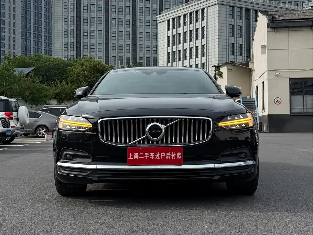 Volvo S90 — фото 1
