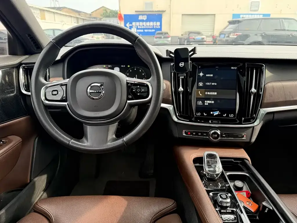 Volvo S90 — фото 3
