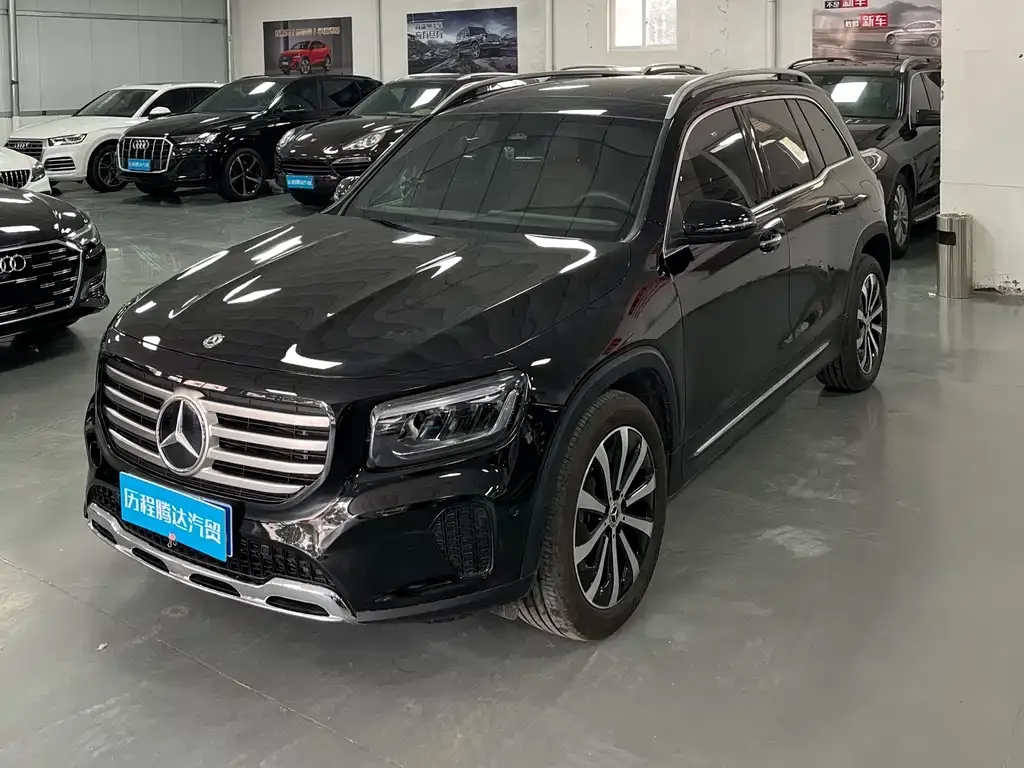 Mercedes-Benz GLB — фото 1