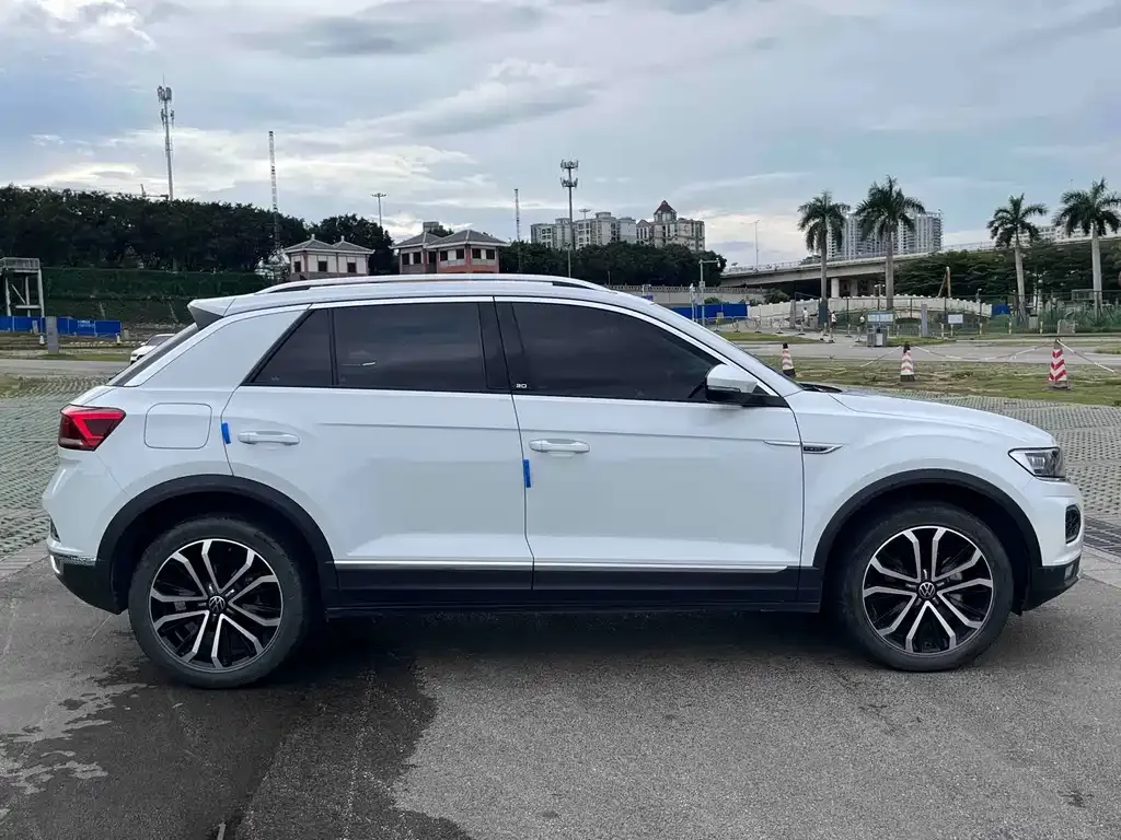 Volkswagen T-Roc — фото 5