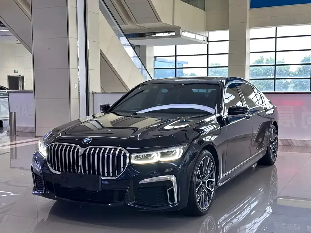 BMW 7 Series — фото 1