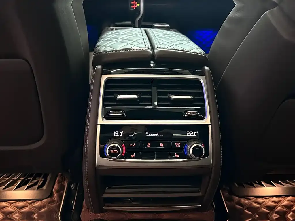 BMW 7 Series — фото 2