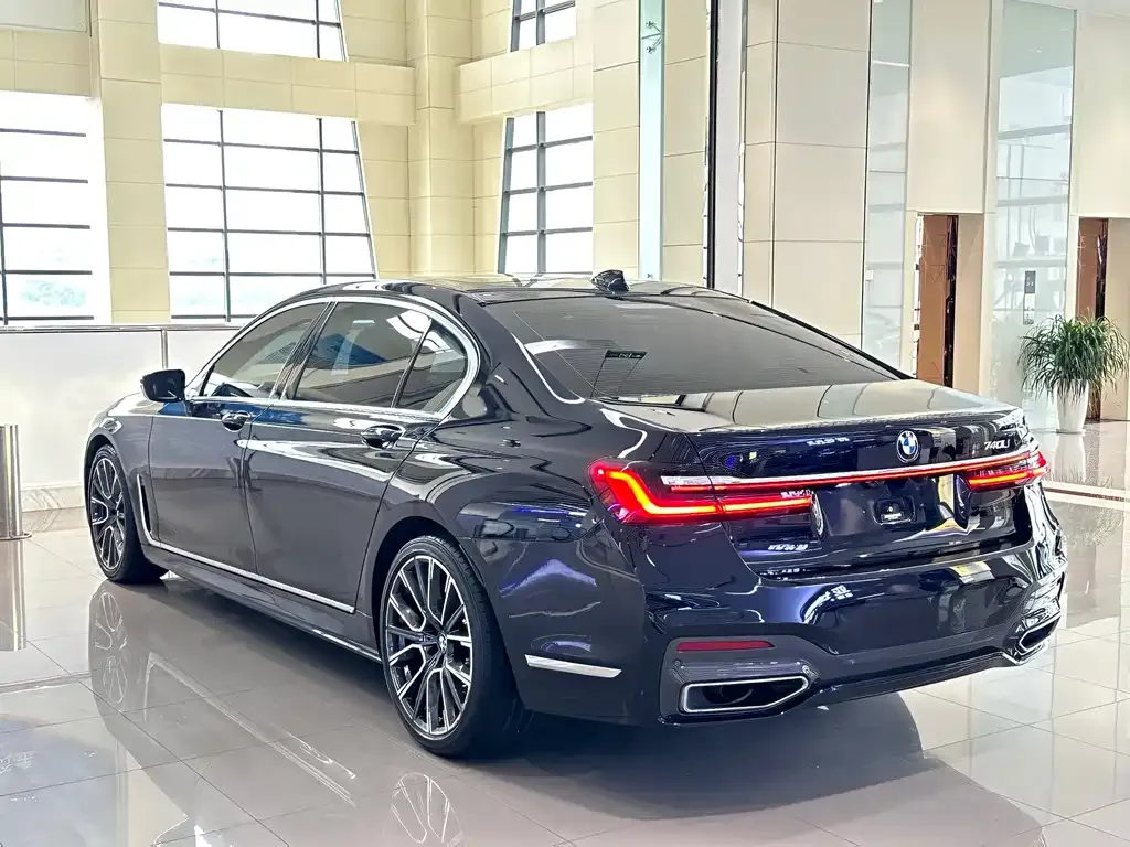 BMW 7 Series — фото 5