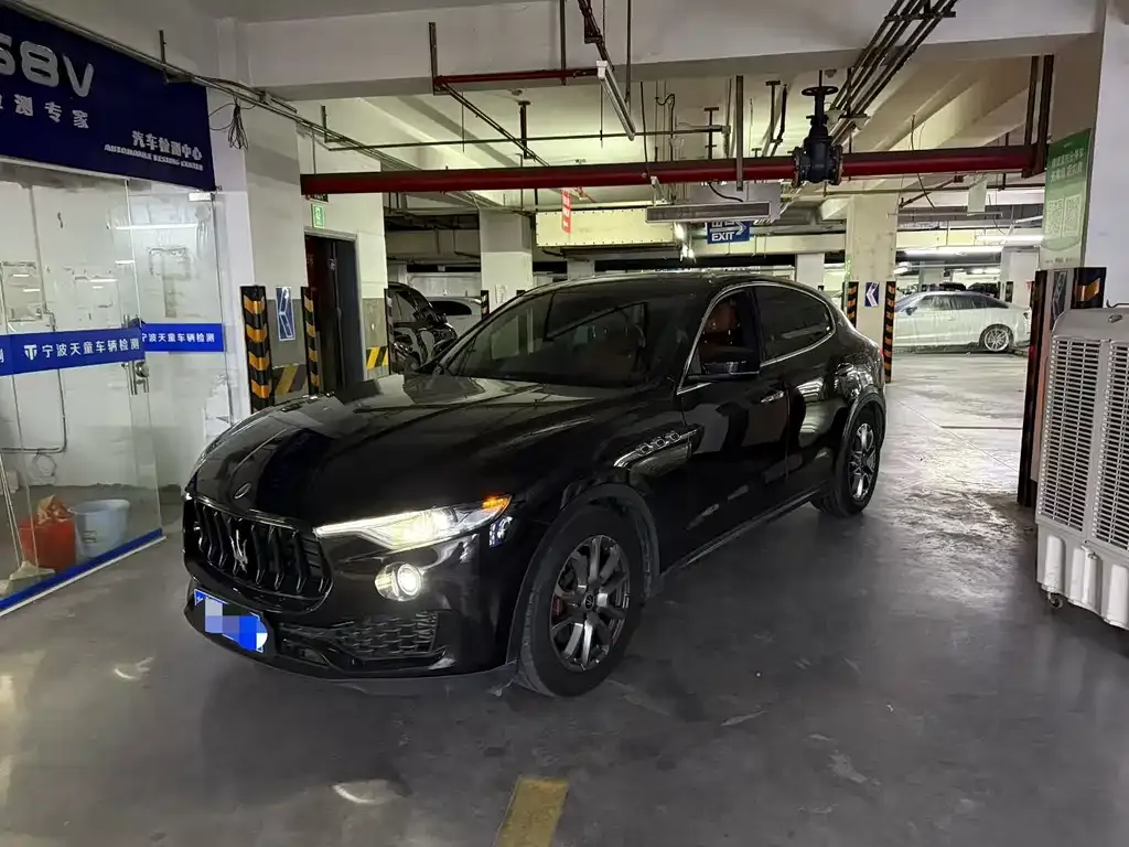 Maserati Levante — фото 1