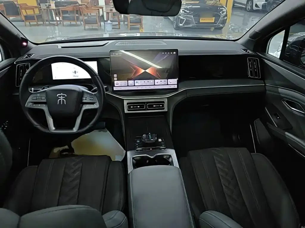 BYD L DM-i — фото 10