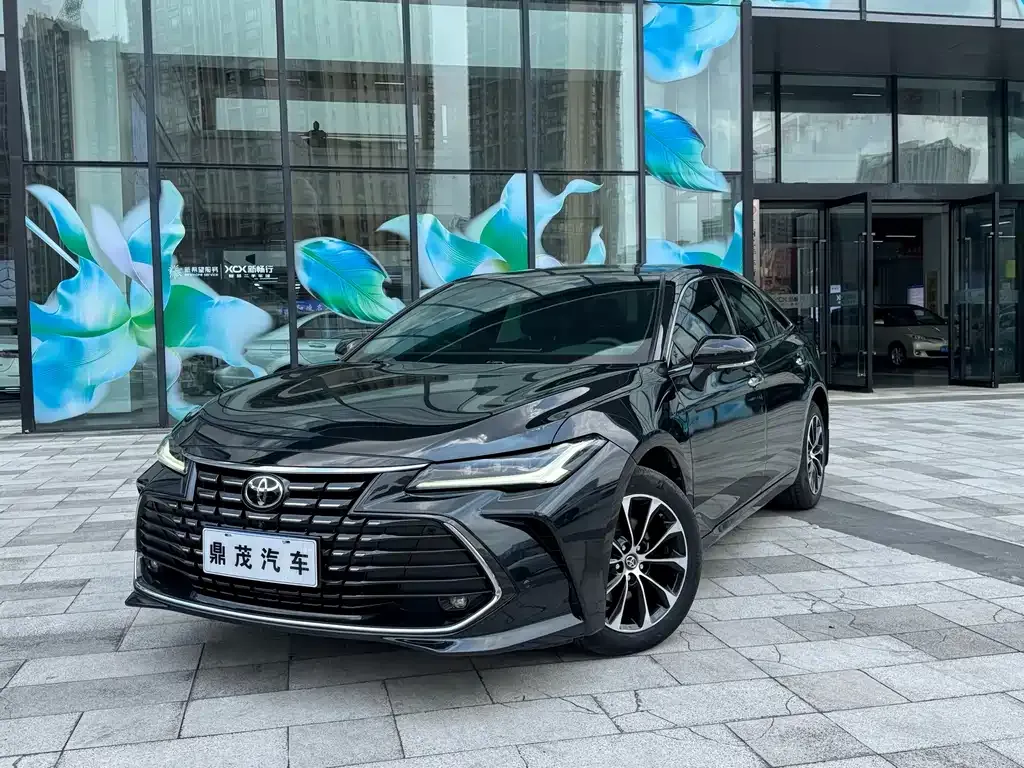 Toyota Avalon — фото 1