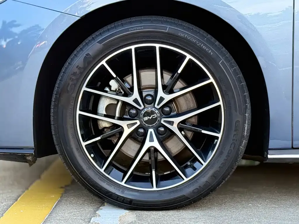BYD Seal — фото 9