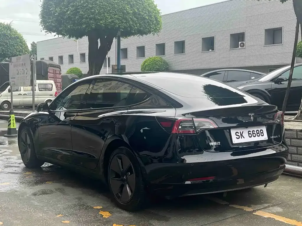 Tesla Model 3 — фото 4