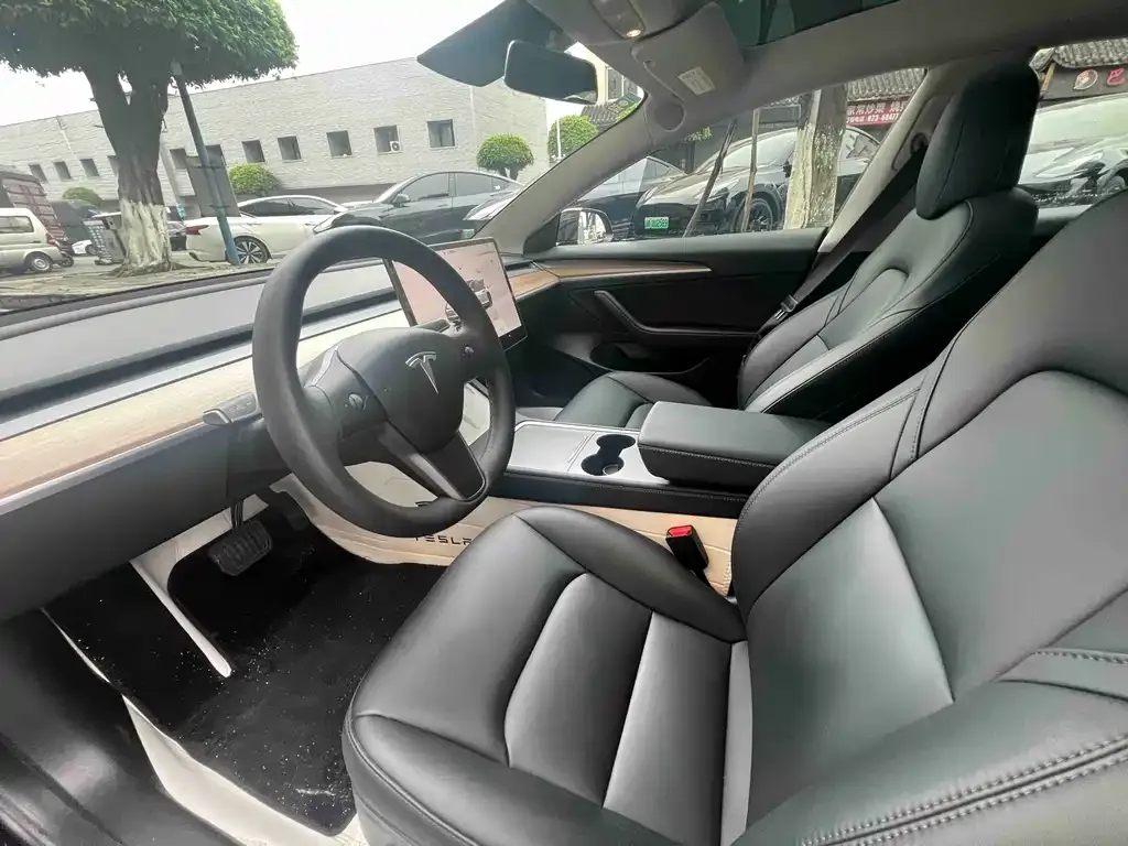Tesla Model 3 — фото 9