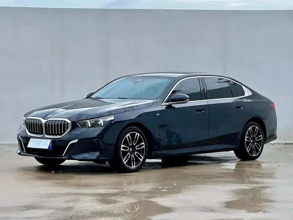 BMW 5 Series — фото 1
