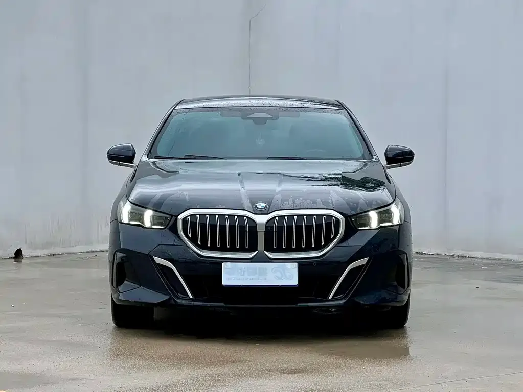 BMW 5 Series — фото 9
