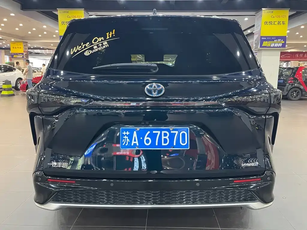Toyota Granvia — фото 3